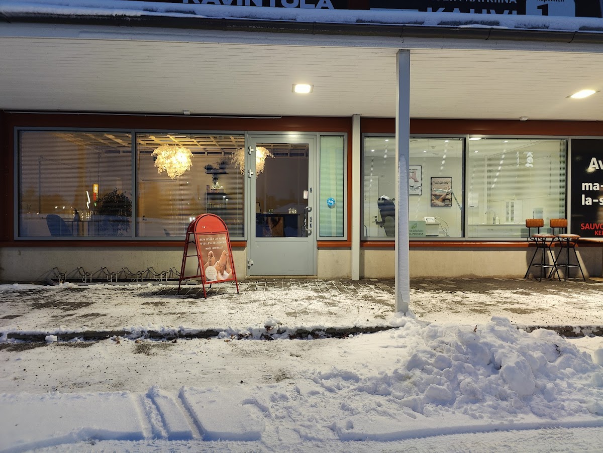 Hoitolan julkisivu Sauvon keskustassa talvella